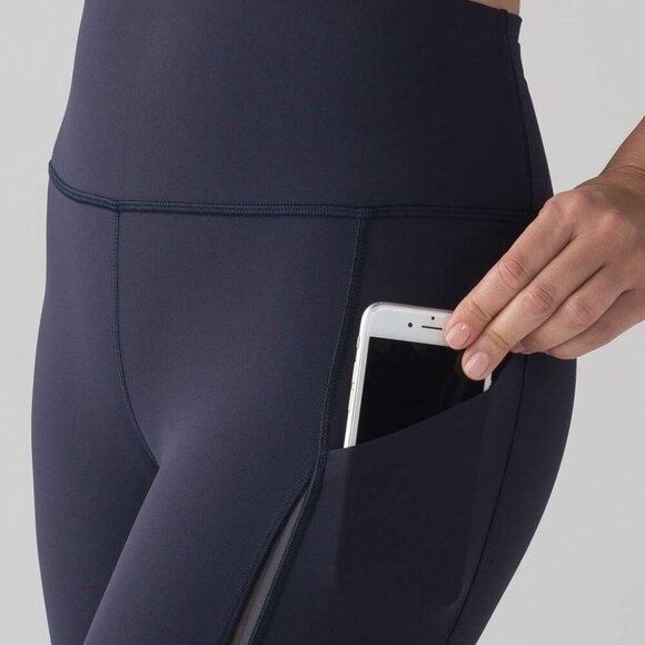 💙 Lululemon Pace Perfect Crop (17") Midnight Navy - Size 4 - Like New 💙 - Picture 2 of 10